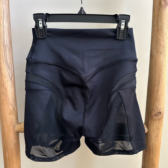 ALO Yoga Airlift Heat Wave Bike Shorts - Picture 5 of 7